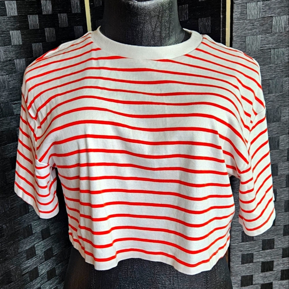 Striped cropped white and red t shirt, Primark, size large.